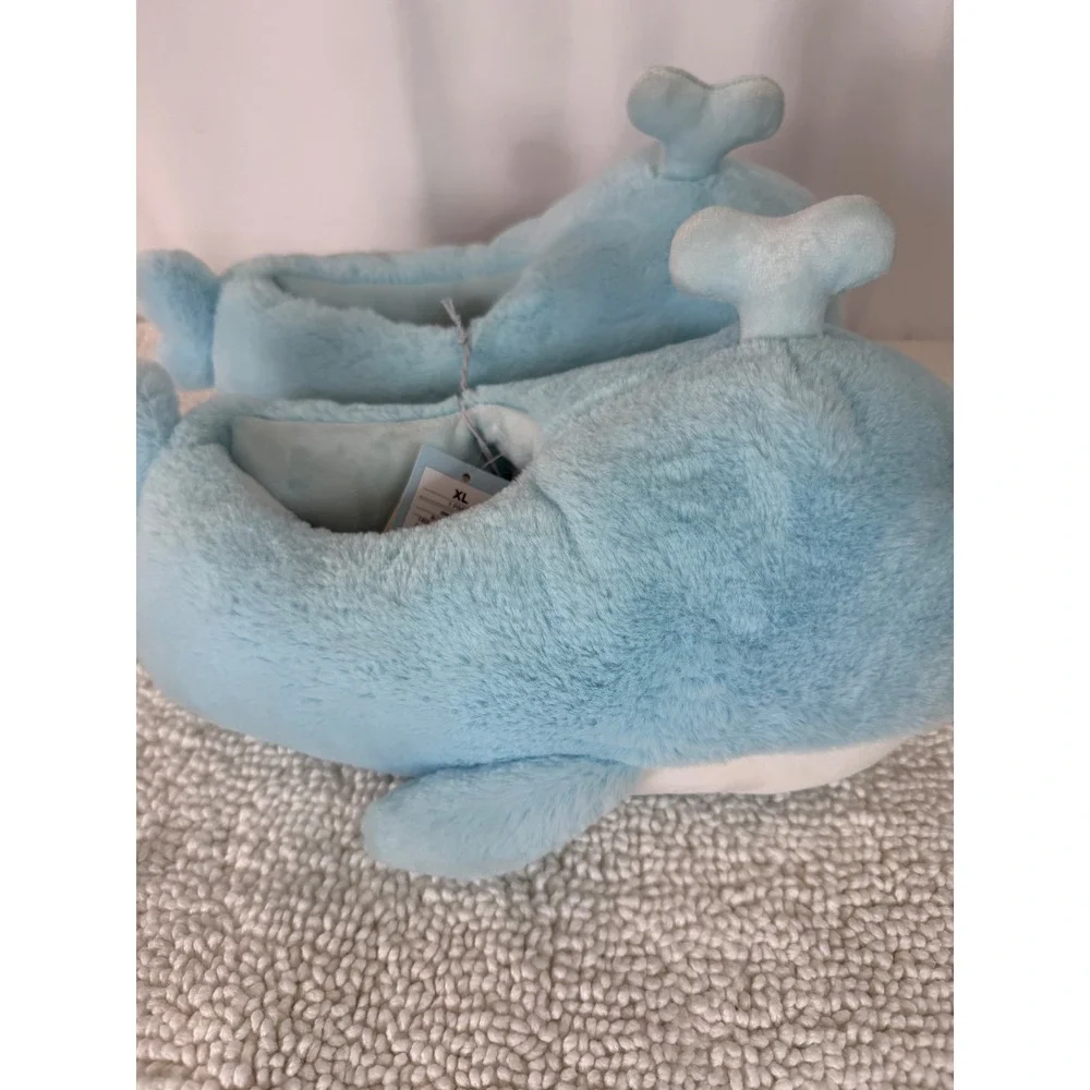 Cat & Jack Kids XL Whale Plush Slippers Blue Size 6-7 New w/ Tags Cute‎